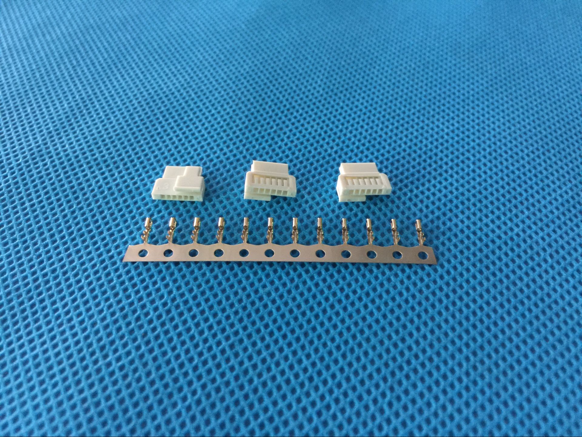 線對(duì)板連接器